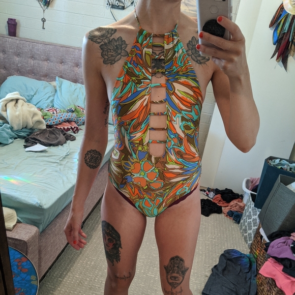 Volcom one piece swimsuit - Picture 3 of 6